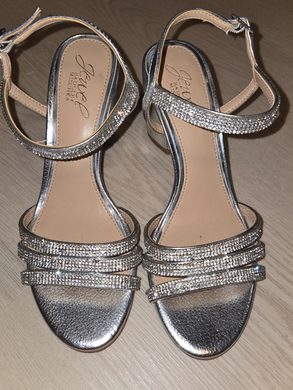 Jewel Badgley Mischka Silver Crystal Strappy Evening Sandals Like New Size 6